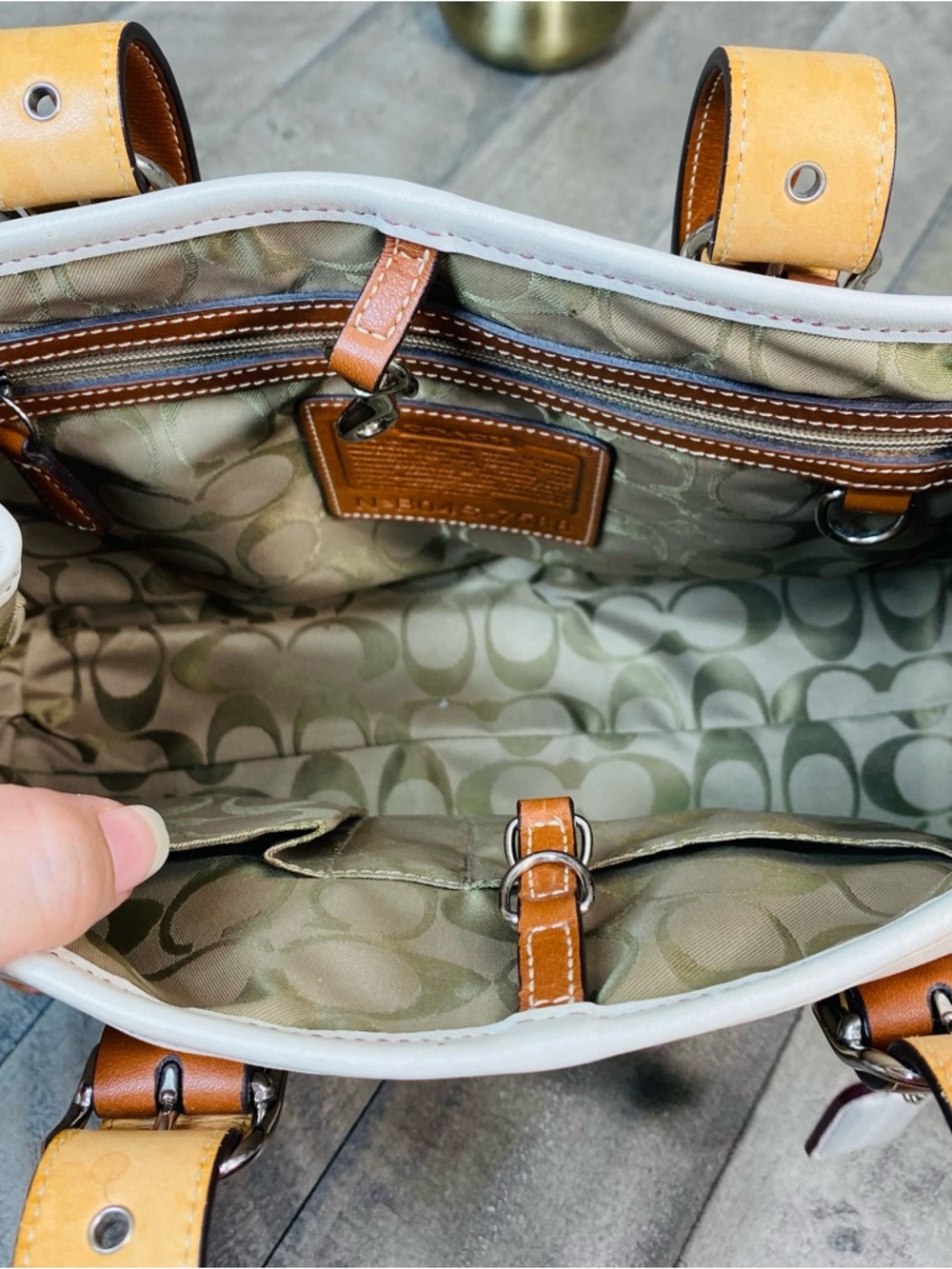 COACH Hamptons Leather Bicolor Tote Bag White Brown Authentic Vintage - Picture 10 of 13